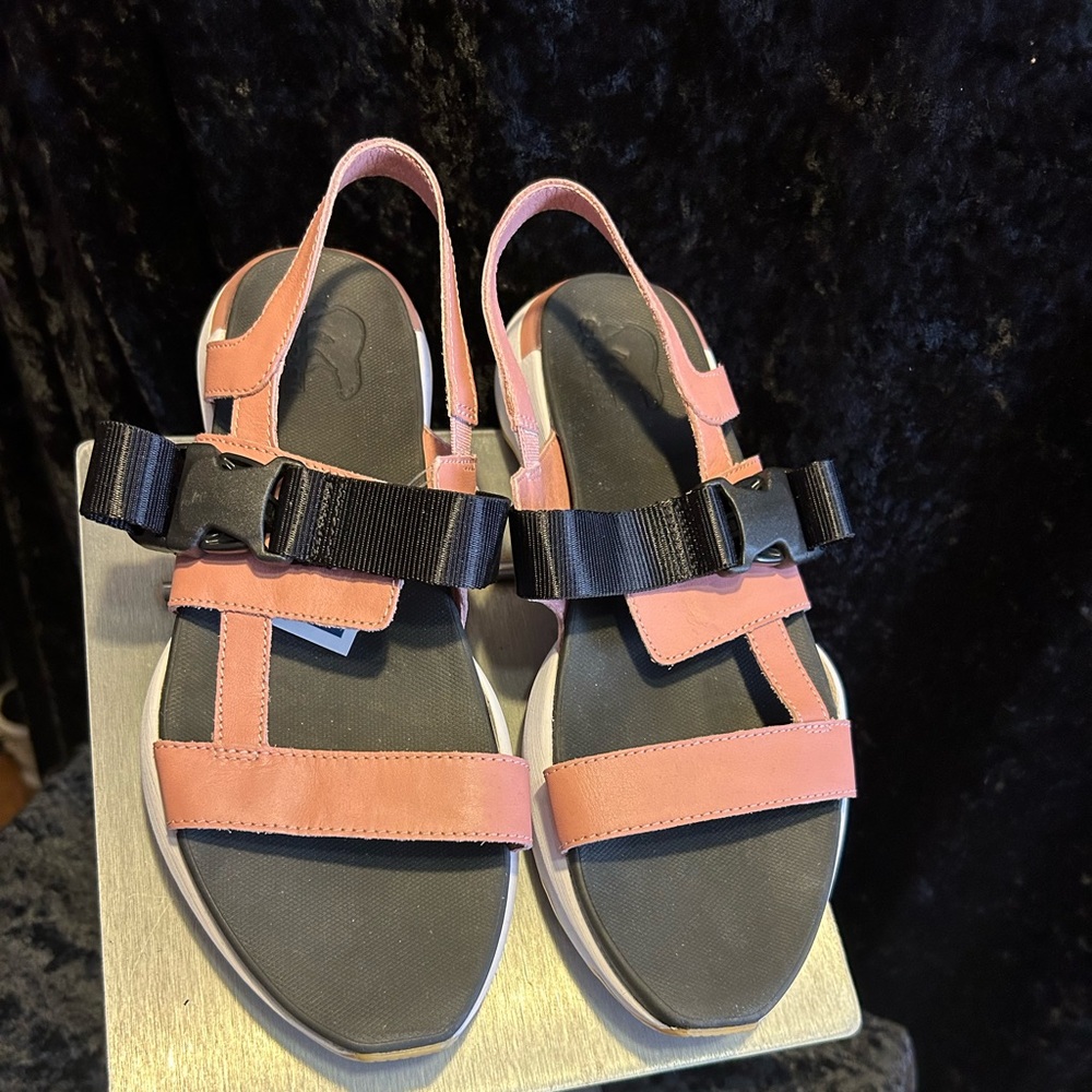 Sorel stylish women impact kinetic - comfortable sandal (new with tag)